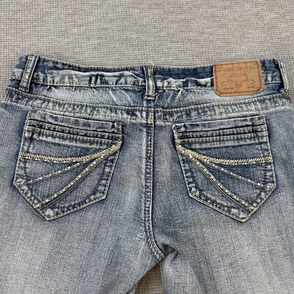 Amethyst Womens Size 9 Bermuda Shorts Blue Light Wash Denim Cuffed Embroidered - Picture 4 of 12